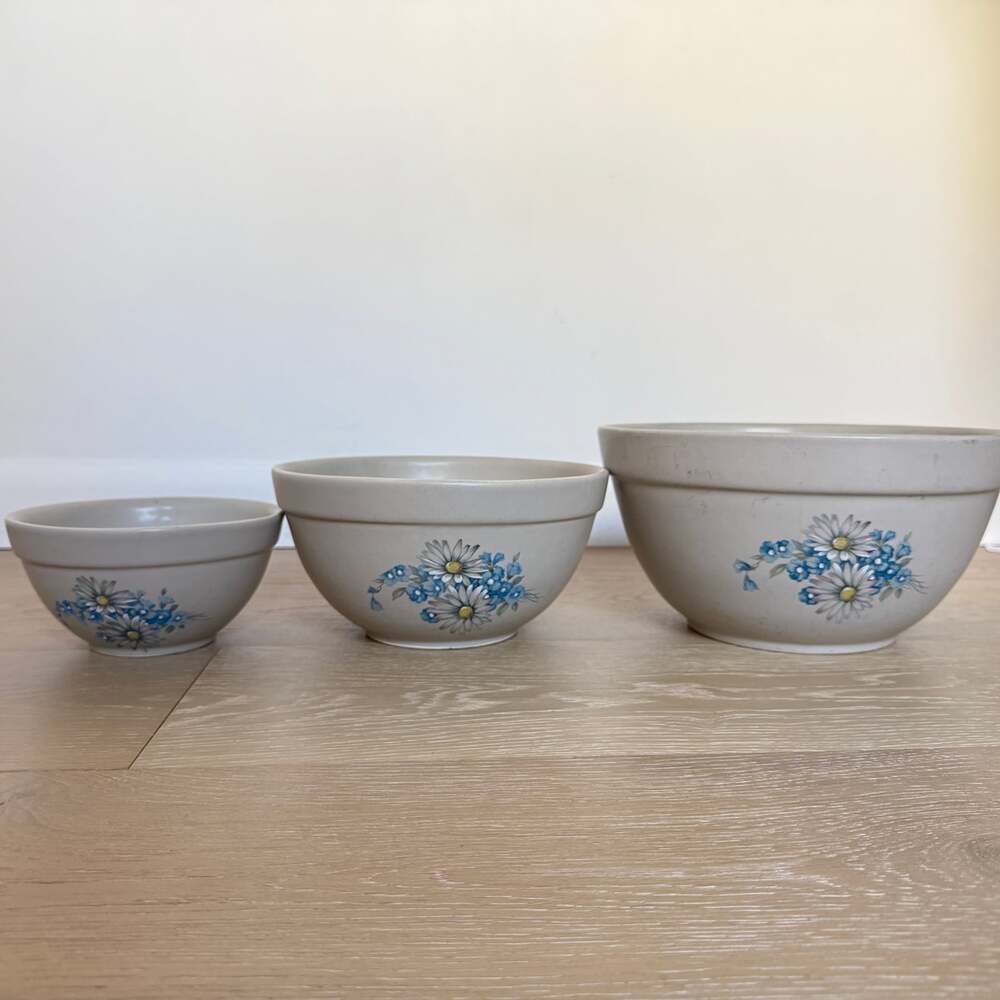 Vintage 80s Daisy Floral Stoneware Nesting Mixing Bowls Set of 3 Made in USA